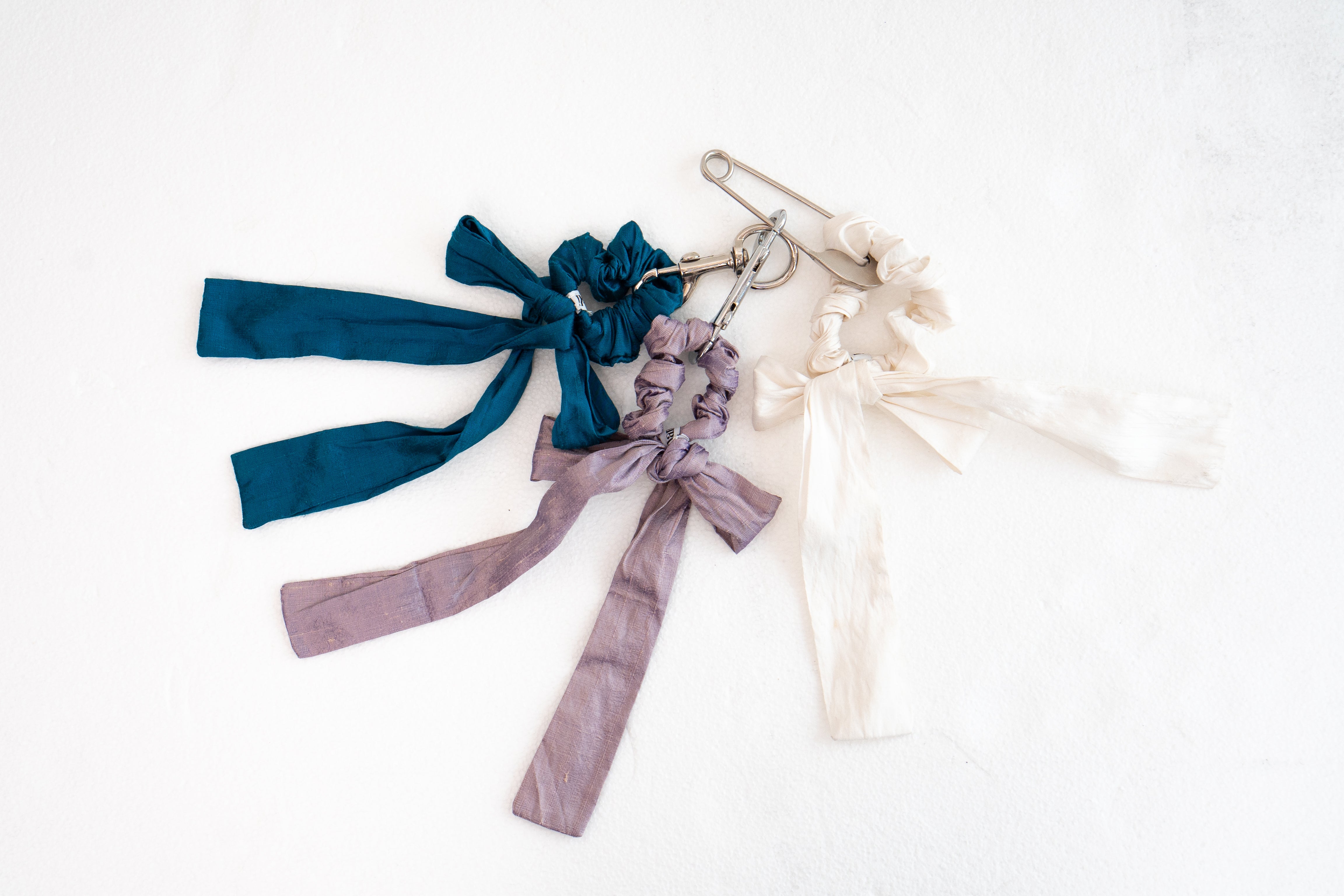 Venere - Skinny Silk Bow Scrunchie