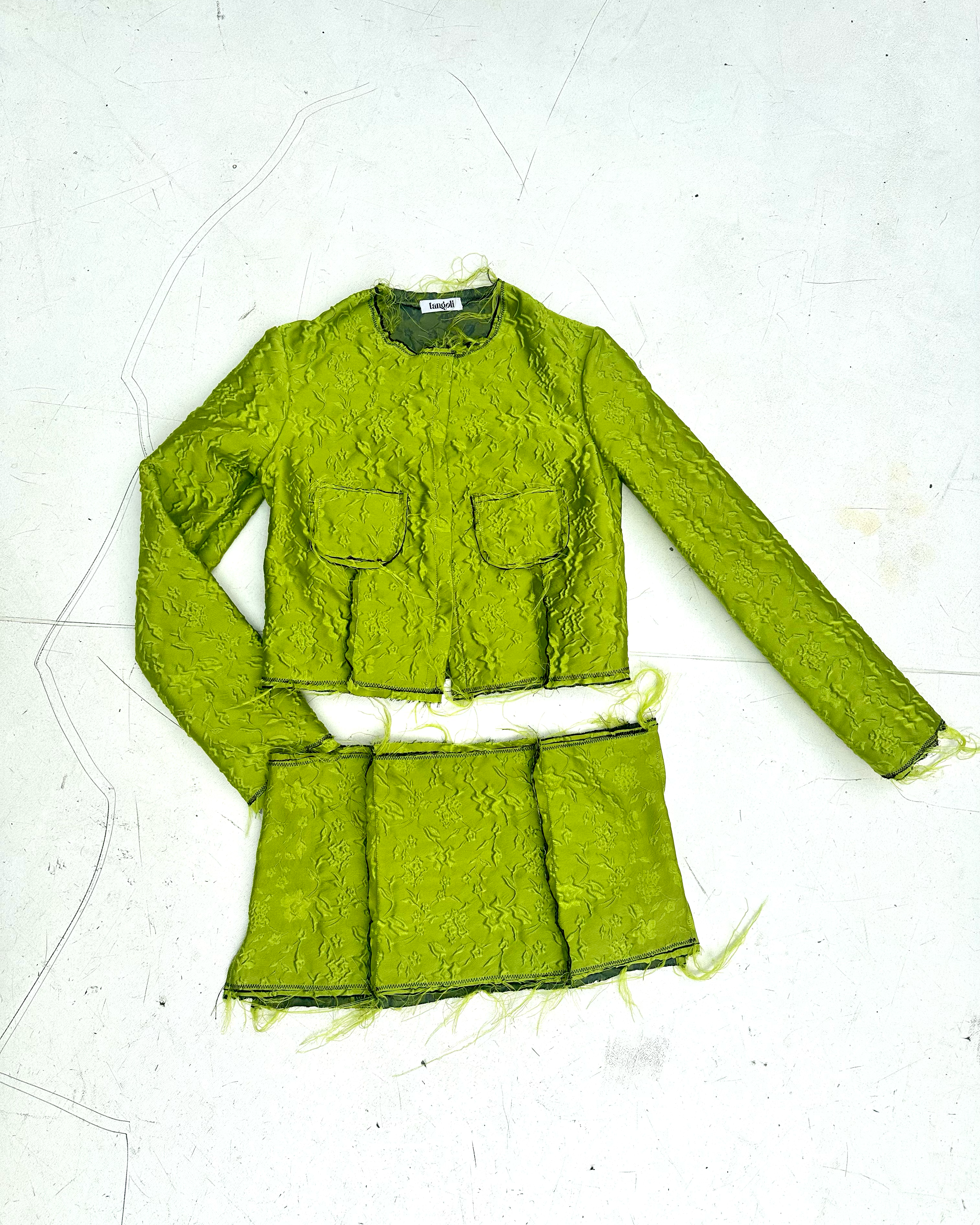 34 / Green