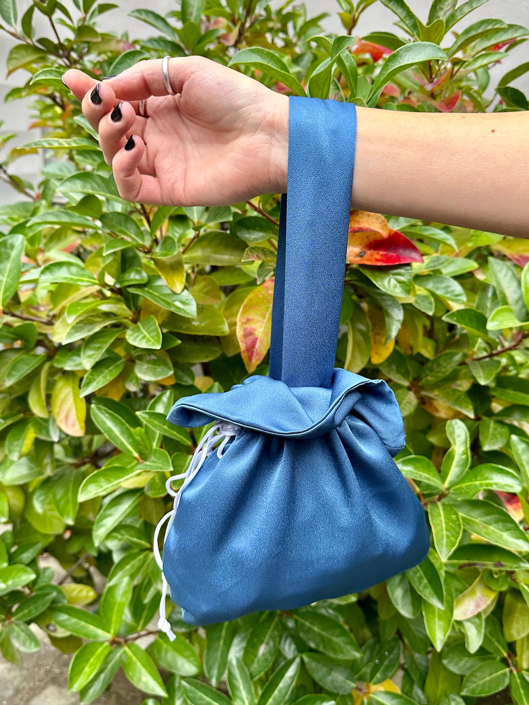 Virgilio - Silk pouch bag simple handle