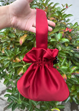 Load image into Gallery viewer, Virgilio - Silk pouch bag simple handle
