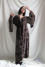 Load image into Gallery viewer, Ornella - Devore Velvet kimono
