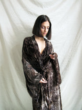 Load image into Gallery viewer, Ornella - Devore Velvet kimono
