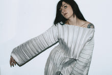 Load image into Gallery viewer, Cynthia - Shiny pleated Blouse
